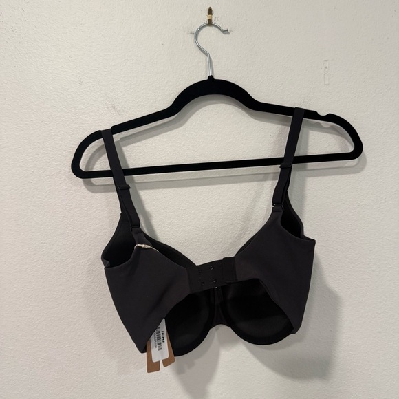 Skims Fits Everybody T-Shirt Bra in Onyx 32DDDD - Picture 2 of 5
